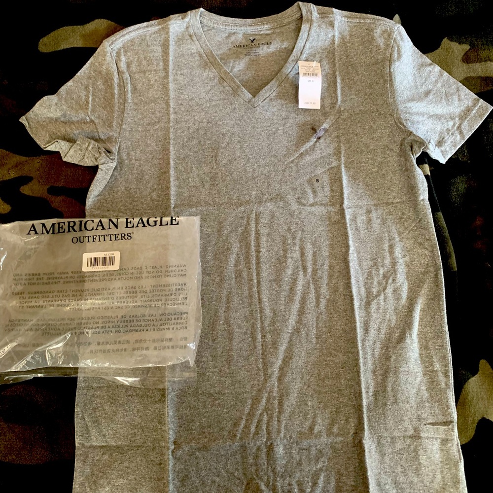 American Eagle Men’s V-Neck Tshirt
